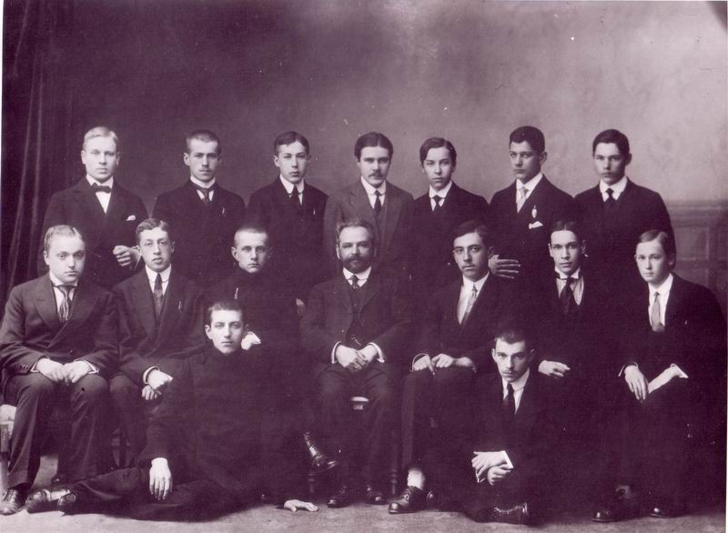 1902 г. Выпускной класс гимназии 